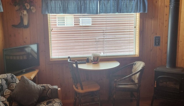 #4 Rustic cabin with AC in Absarokee - 2 bedrooms in Absarokee
