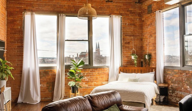 420 Loft Canada Bridge View - FREE PARKING - FREE WIFI