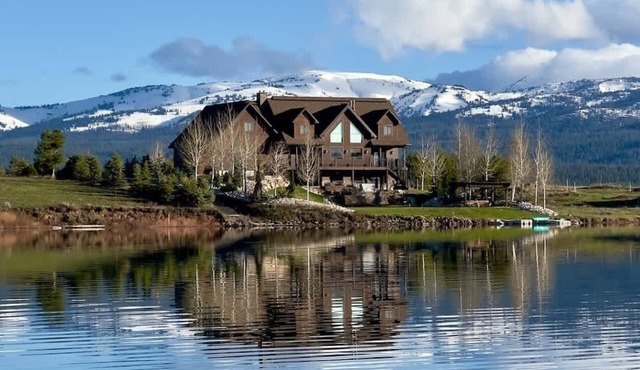 45 MIN to YNP | Waterfront Cabin | Private Dock