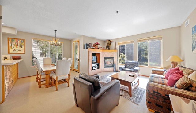 512 | 2BD Polished Comfort - Hot Tubs + Parking