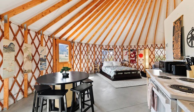 7 mins from Lava Hot Springs-Peaceful Japan Yurt