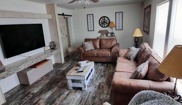 8 Bedroom, 4 Bath, 15 Beds, 4K square feet of space