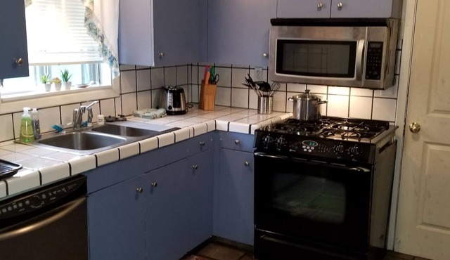 80+Day Stay⭐Smarthouse HDTV | 2 Kings + Queen |BBQ Firepit Patio Set | Keurig