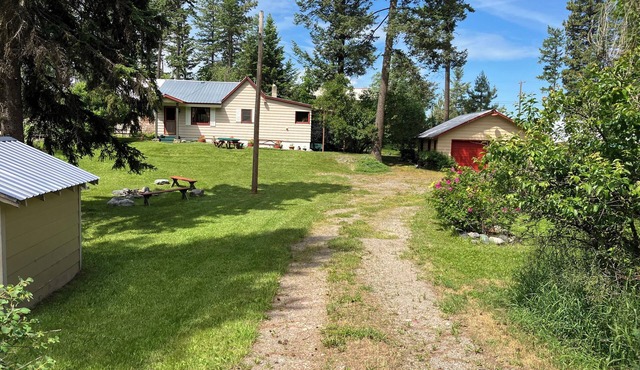 A cozy three bedroom Cottage near Flathead Lake