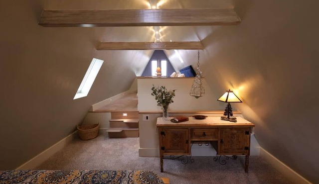 A-Frame Open Concept Cabin in Scenic Missouri Heights, Carbondale – Cozy Retreat