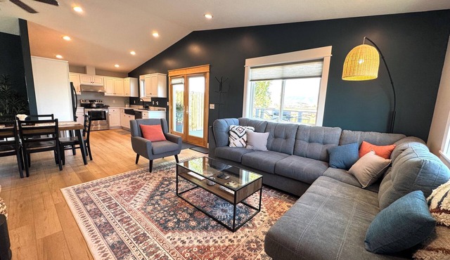 A large sundeck, 2 bedrooms, 1 sofa bed, a stocked kitchen and a full bathroom.