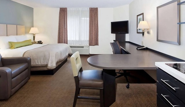 A quick drive from McGhee Tyson Airport! Private Full Kitchen! Pets Allowed!