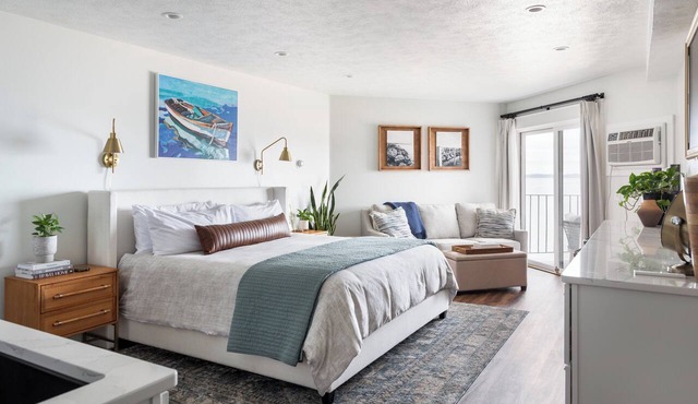 "A Room with a View" East Bay Waterfront with Pool