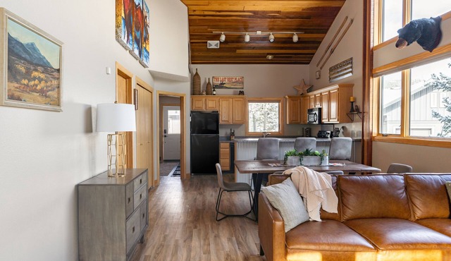 Adorable Slopeside Chalet | Ski-In/Out | Cozy Fireplace| Walk to Resort