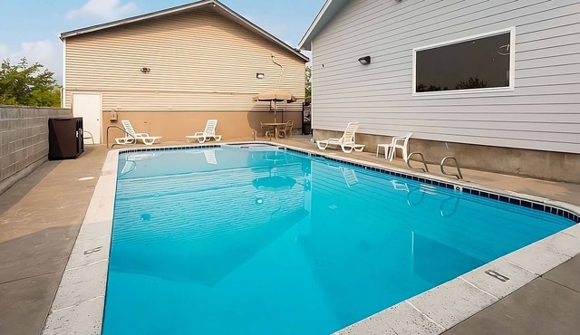 Adventure Awaits! 4 Family-Friendly Units. Close to Performing Arts Center!