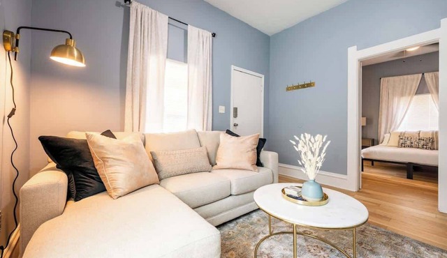 Affordable Cozy Retreat in Indianapolis
