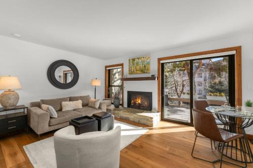 All-Season Sun Valley Retreat w/Deck & Grill