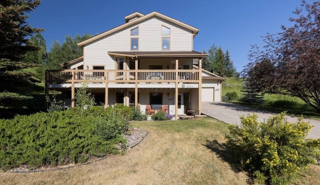 Alpenglow Retreat | Big Sky Town | Sleeps 12!