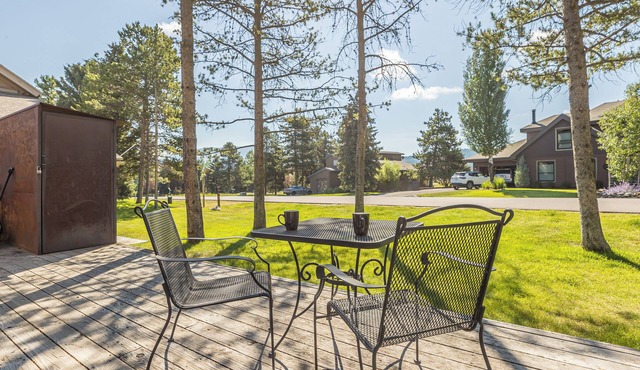 Alpine Nest Chalet - Nordic Skiing | Community Hot tub, pool & sauna