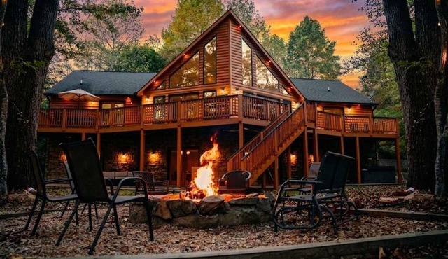 ALPINE RIVER ESCAPE - SECLUDED RIVERFRONT CABIN
