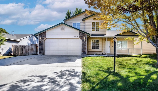 Amazing 4 bedroom, home conveniently located near Snake River Valley Wineries!