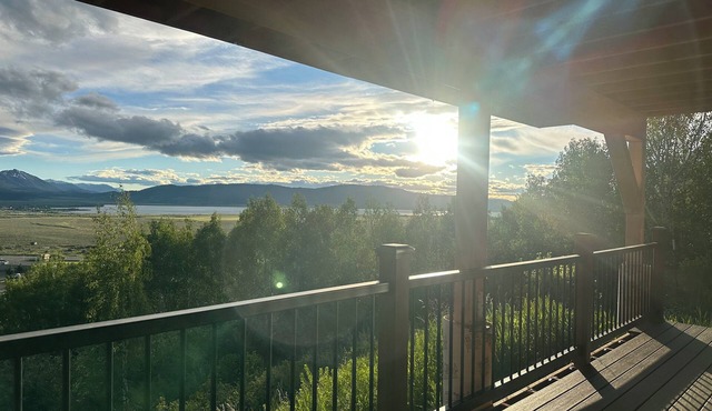 Amazing deck views overlooking Henry’s Lake 2 double beds full bath/washer/dryer