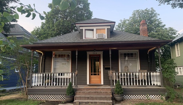 Amazing downtown historical house blocks from downtown, midtown and the lake.