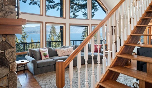 Amazing Lake Pend Orielle Views! HOT TUB! Private Island access w/30 day stay!