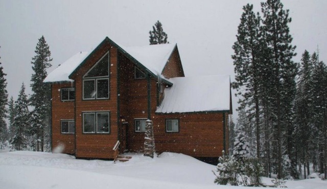 Amazing Mountain Retreat within 10 miles of Ski Resort, Lakes, and Streams