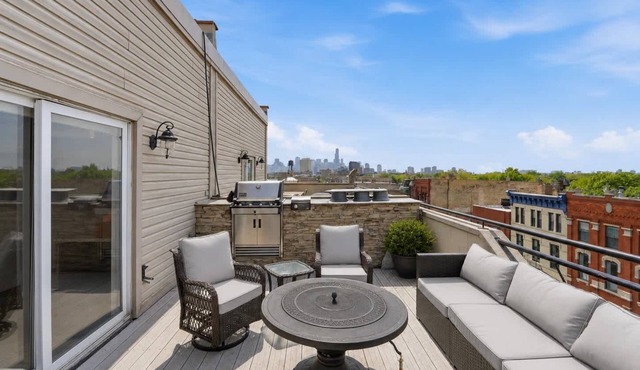 Amazing Penthouse: Views, Hot Tub, Cold Plunge!