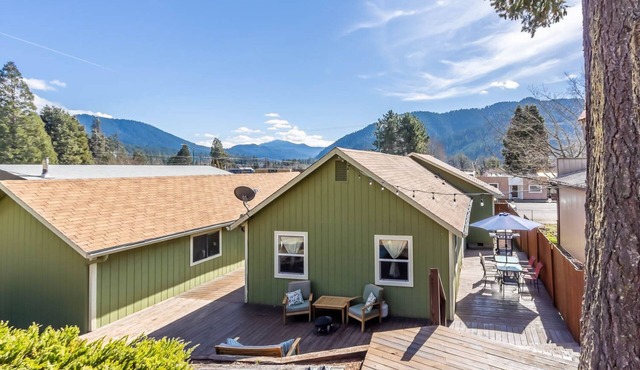 Amazing views - Steps from Brew Pub - EV Charger