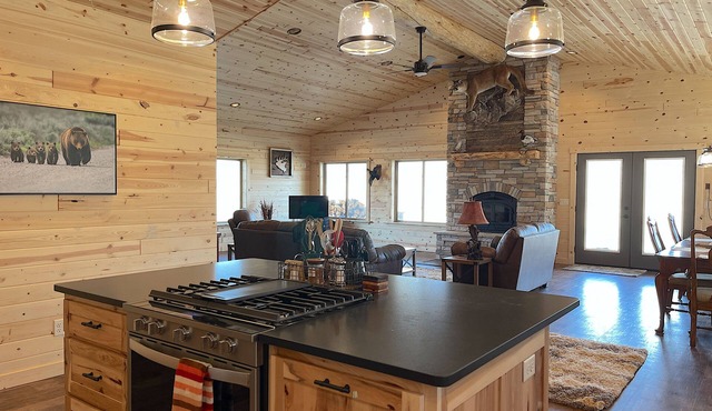 AO Ranch- Private, pet friendly mountain retreat between Cody and Yellowstone