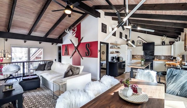 Après Chalet - Hot Tub - Pizza Oven & Firepit - Yard & Outdoor Games - A+ Beds