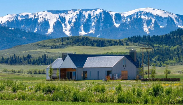 Architect-Designed Lux Estate, Spa, Mt view
