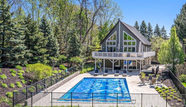 Ark on Park: Private Inground Pool, sleeps 12