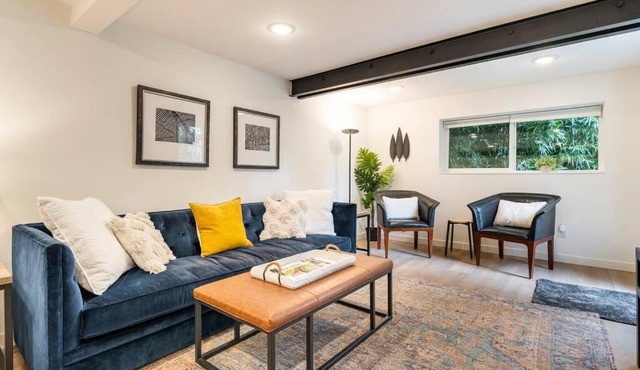 Artistic Georgetown Retreat in Seattle