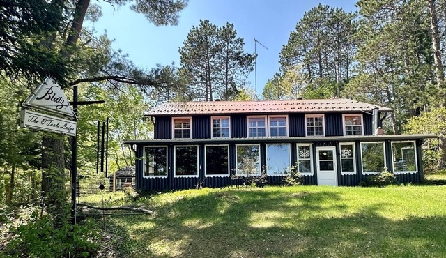 Authentic Lakefront Lodge