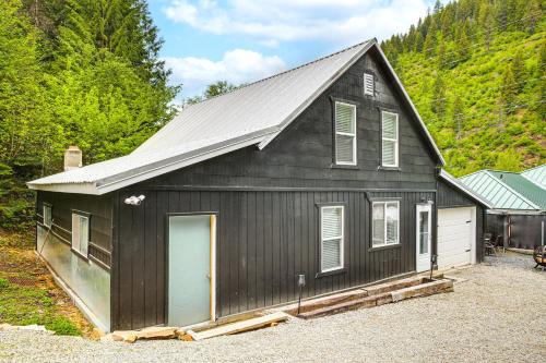 Avery Creek Cabins: Hike, Bike, Fish + More!