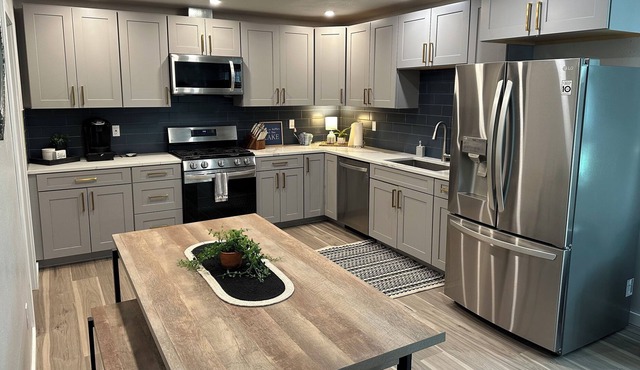 Avondale Creek Retreat - Come relax in our newly remodeled home.