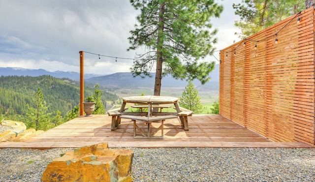 Balcony & Patio w/Mtn Views! Bonners Ferry Escape