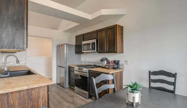 Balcony & Stunning Views: Airy Apt in Idaho Falls