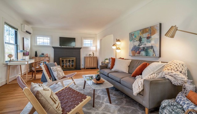 Ballard Tudor: Stylish, Quiet & Steps to Eatery