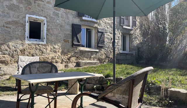 Bas de Maison with pool in Olivese