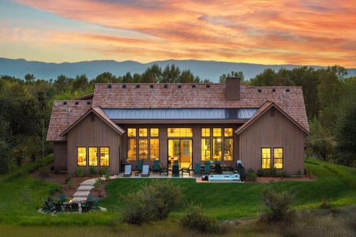 Basecamp Stays - Lux Teton Lodge Privacy & Hot Tub