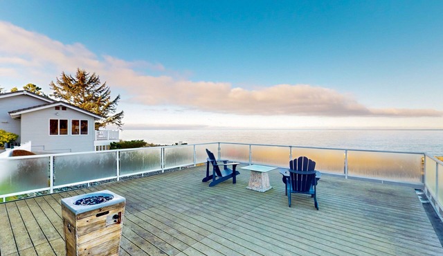 Bay-front rental with views - across street from beach
