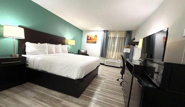Baymont Inn & Suites by Wyndham Newton IA