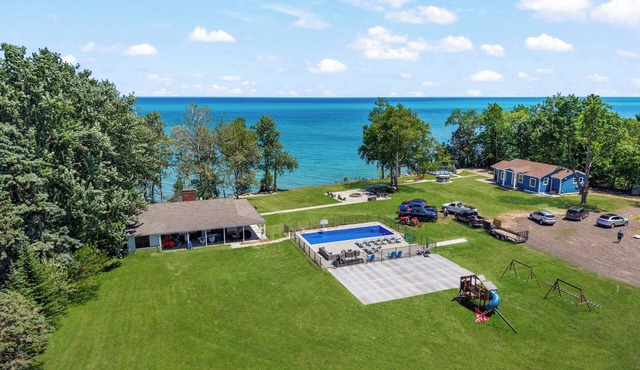 Beach front Cottage #3 in Lexington with AC, shared Hot Tub & Pool on Lake Huron