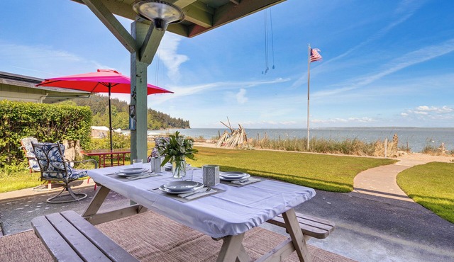 Beachfront Oasis! Luxe Lummi Island Retreat
