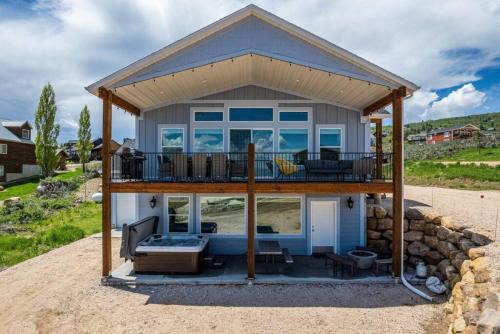 Bear Lake Getaway - Private Hot Tub, Views, Ideal Beach, Ping-Pong