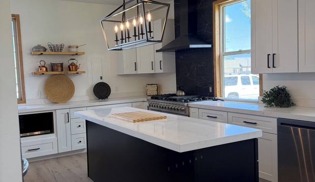 Bear Lake Sleeps 39 Family Reunions, Group Gatherings, Corporate Retreats