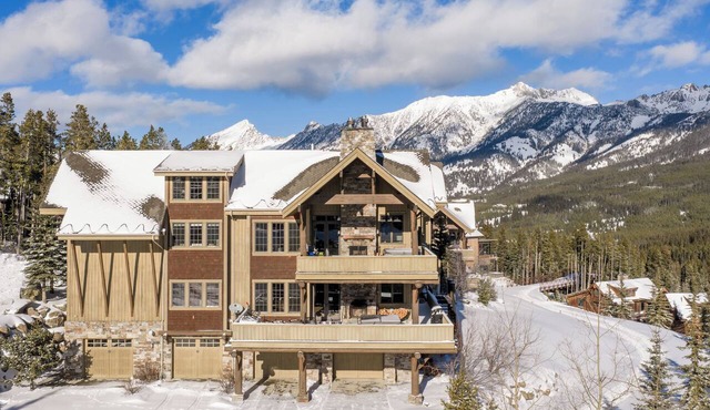 Bear Paw Hideaway | Hot Tub, Views + Sleeps 15