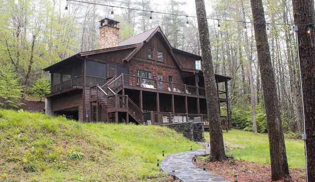 BEAR'S DEN - Spacious mountain home on river game room & fire pit in Burlingame