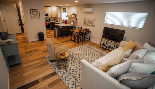 Beautiful 2-bedroom apartment with AC in Seattle