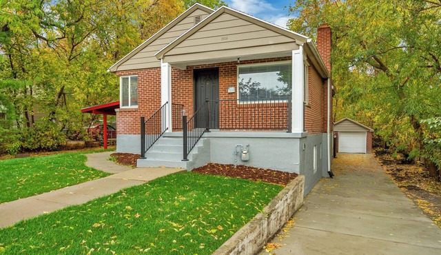 Beautiful 3-bedroom Home - Entire upstairs - Incredible City & Mountain Access