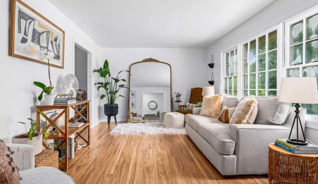 Beautiful 4 Bedroom Minutes from Hoover Met!